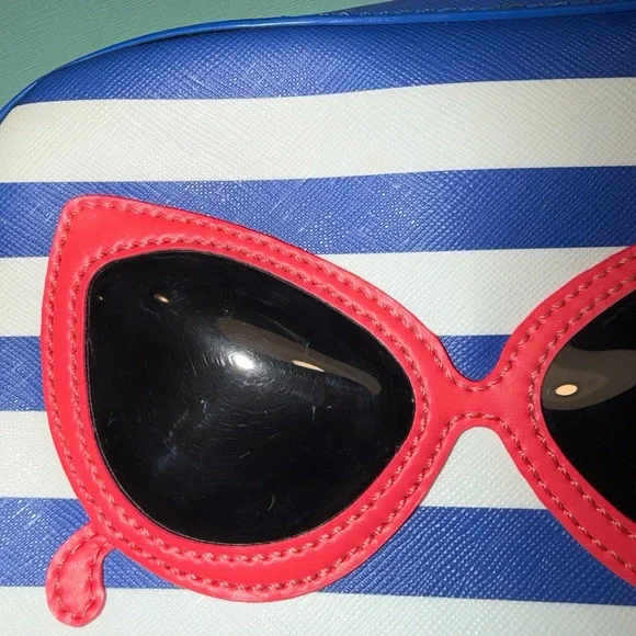 Kate Spade Make a Splash Mindy striped crossbody bag cat-eye sunglasses appliqué - Picture 2 of 9